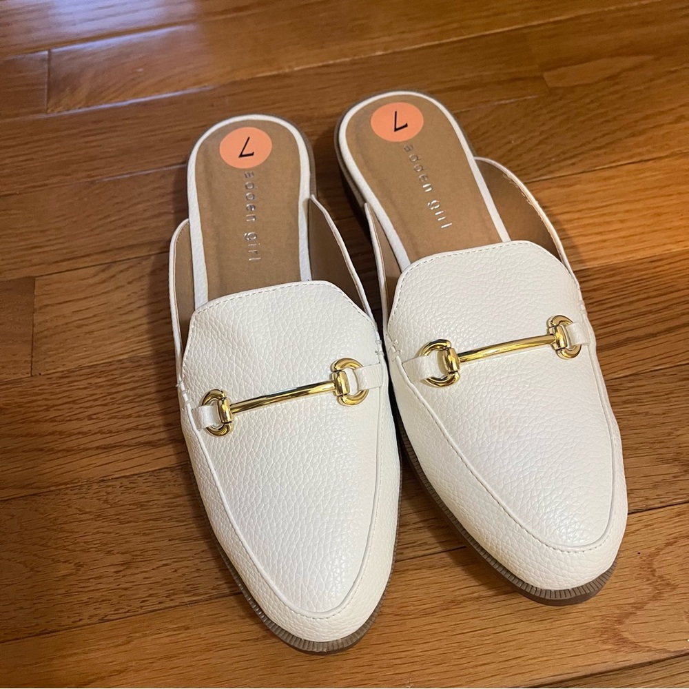 Madden Girl Size 7 Mattie White Slip On Pointed Toe Mules Flats